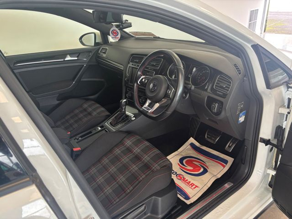 2017 Volkswagen Golf - image 8