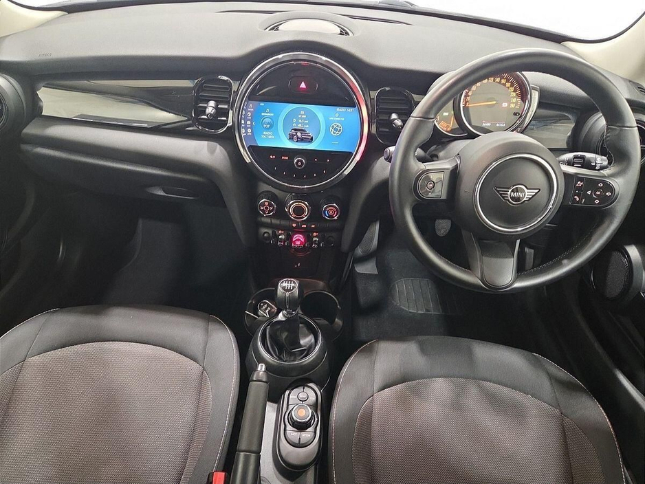 2021 MINI Hatch - image 4