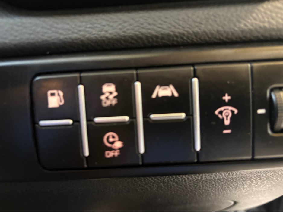 2023 Kia XCeed - image 14