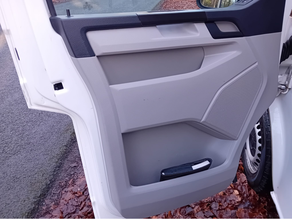 2018 Volkswagen Transporter PVL 3000KG TDI 150 T6 150 BHP 6 SPEED FWD 5DR @ REDDY2DRIVE LTD €15,850