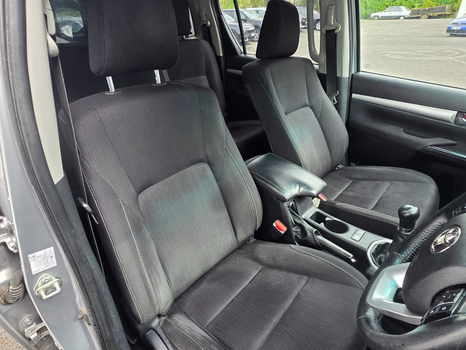 2021 Toyota Hilux - image 5