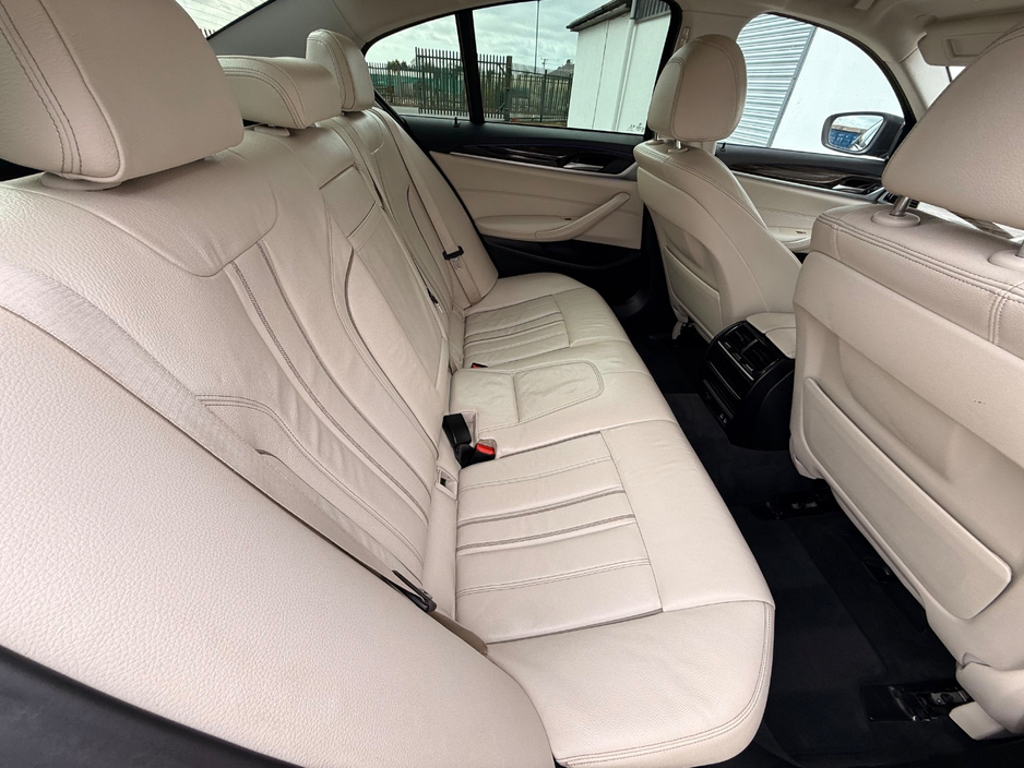 2020 BMW 5 Series - image 18