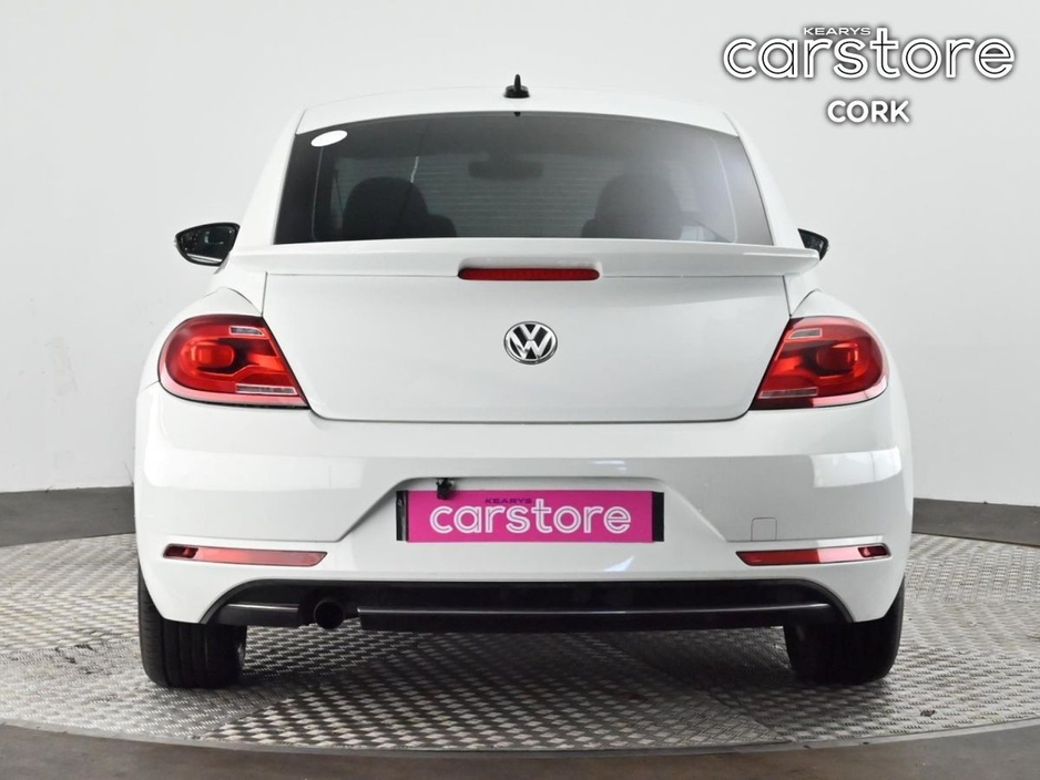 2017 Volkswagen Beetle - image 4