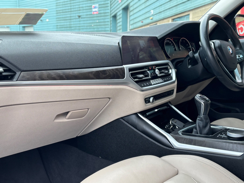 2019 BMW 3 Series - image 10