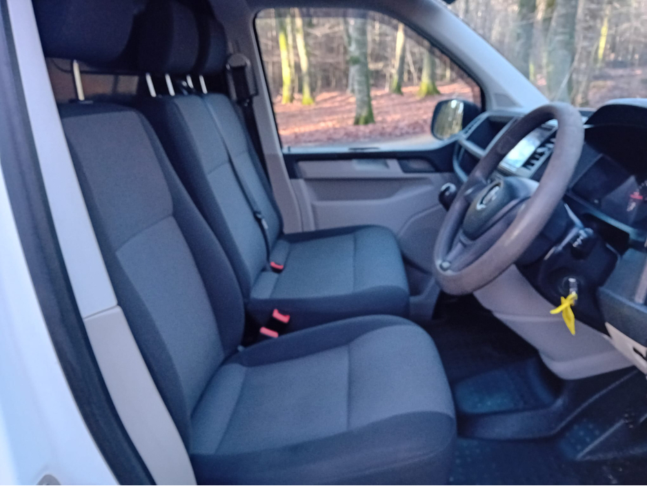 2018 Volkswagen Transporter PVL 3000KG TDI 150 T6 150 BHP 6 SPEED FWD 5DR @ REDDY2DRIVE LTD €15,850