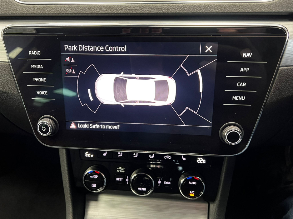 2022 Skoda Superb - image 17