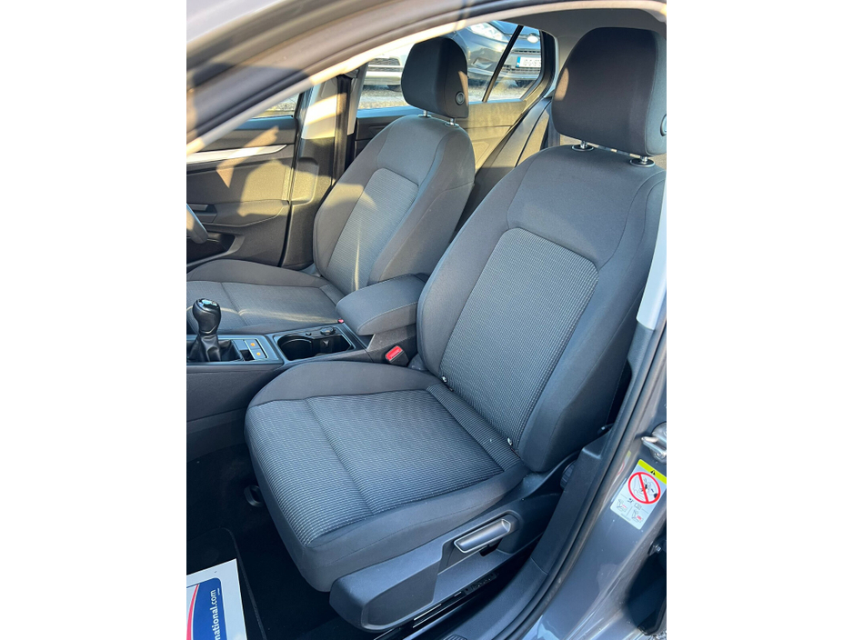 2022 Volkswagen Golf 2.0 TDI 115HP €24,950