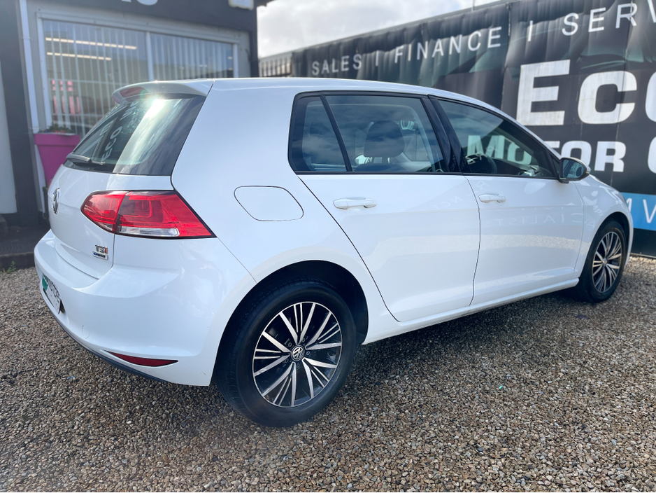 2015 Volkswagen Golf - image 6
