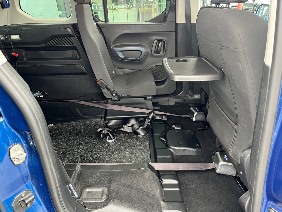 2020 Peugeot Rifter - image 16