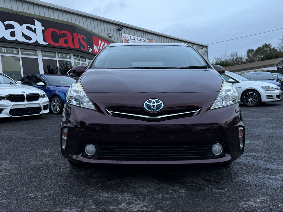 2014 Toyota Prius Alpha - image 10