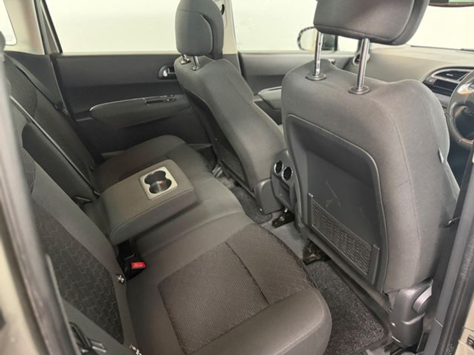 2016 Peugeot 3008 - image 11