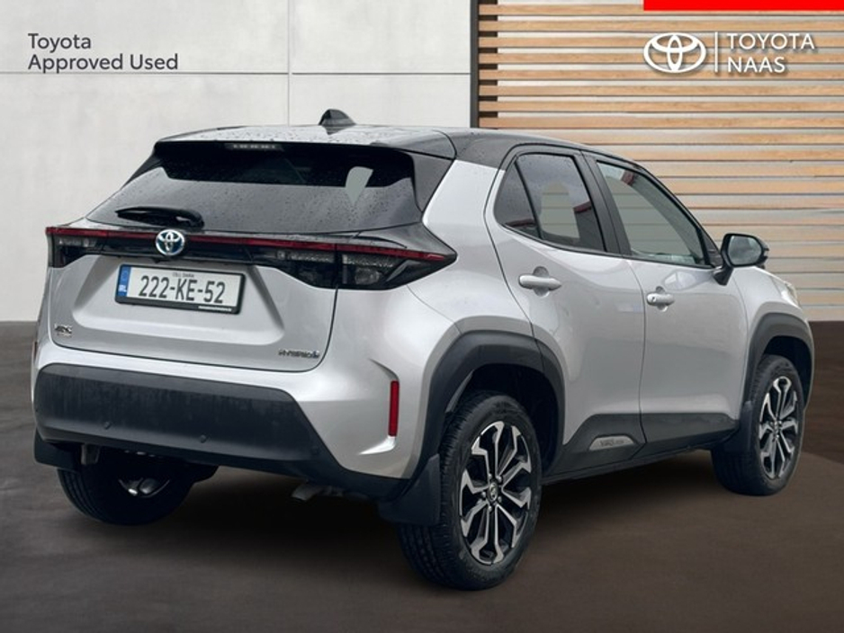 2022 Toyota Yaris Cross - image 2