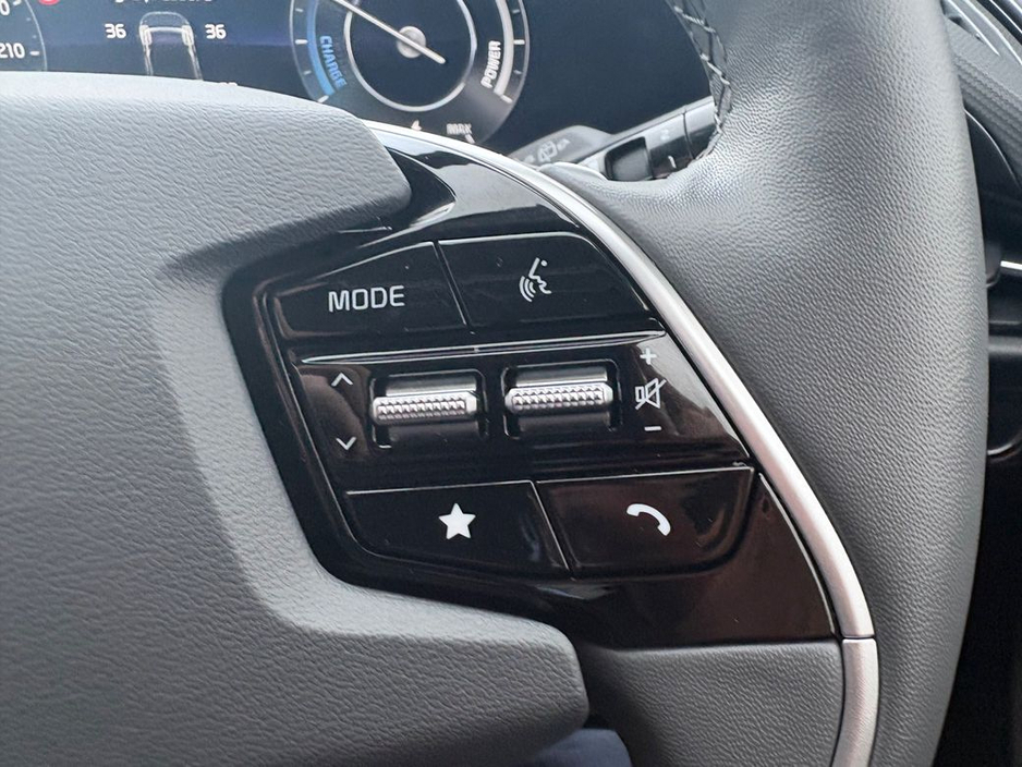 2023 Kia Niro - image 10