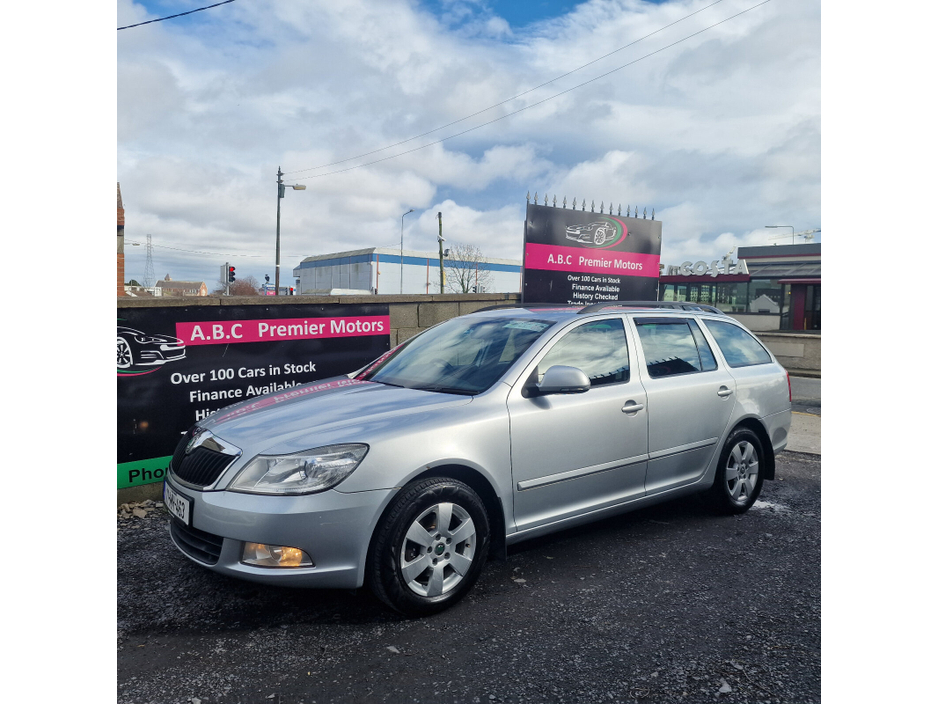 2011 Skoda Octavia - image 6