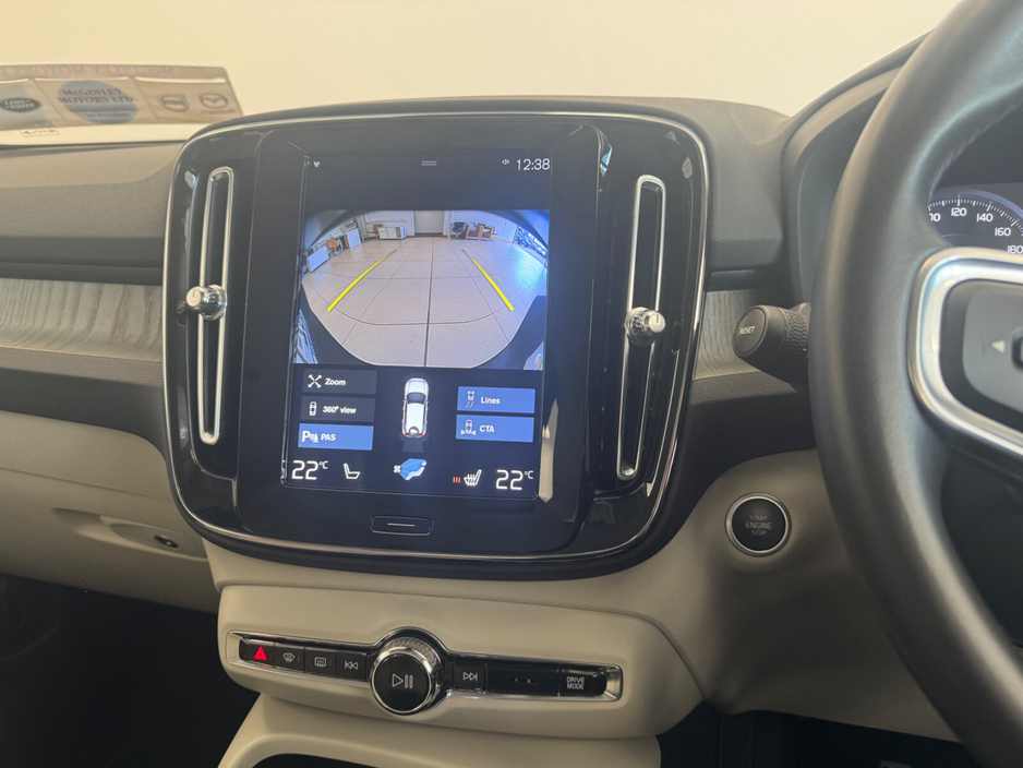 2020 Volvo XC40 - image 11