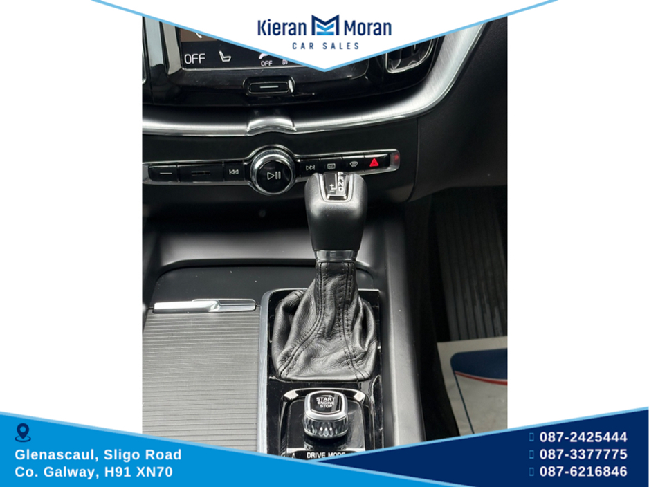 2018 Volvo XC60 - image 9