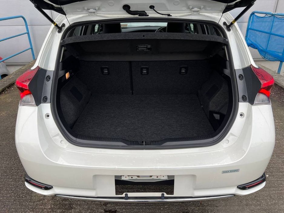 2016 Toyota Auris - image 13