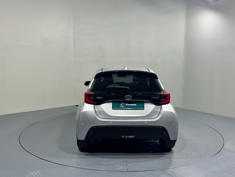 2021 Toyota Yaris - image 6