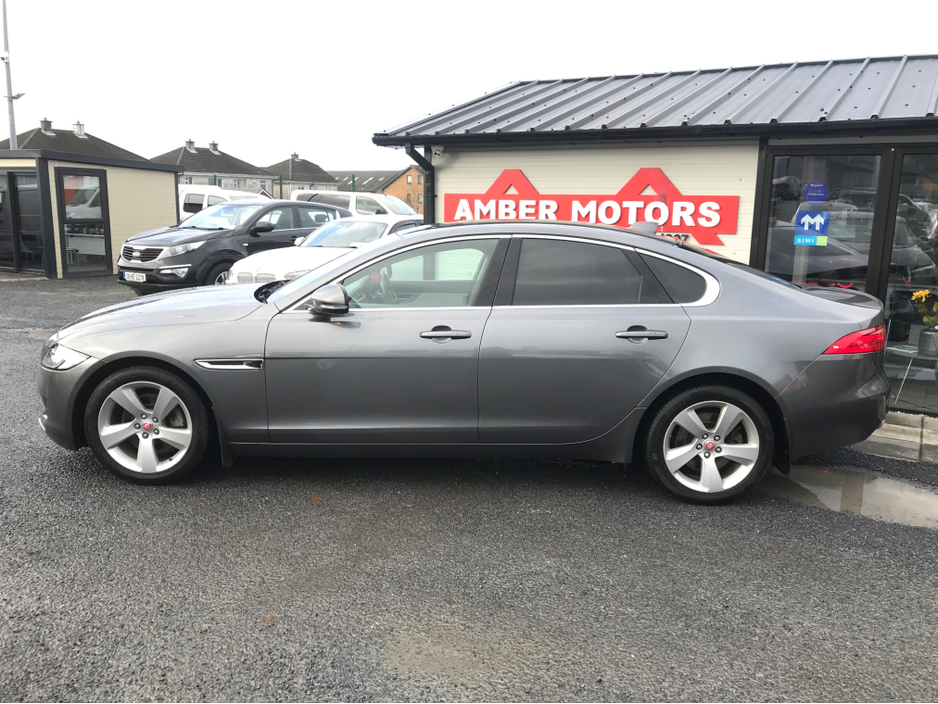 2018 Jaguar XF - image 15