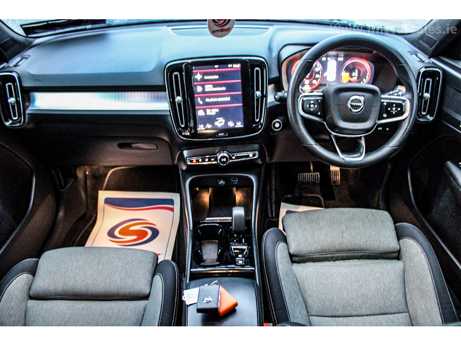 2022 Volvo XC40 T4 PHEV 211hp AT7 Plus bright €26,950