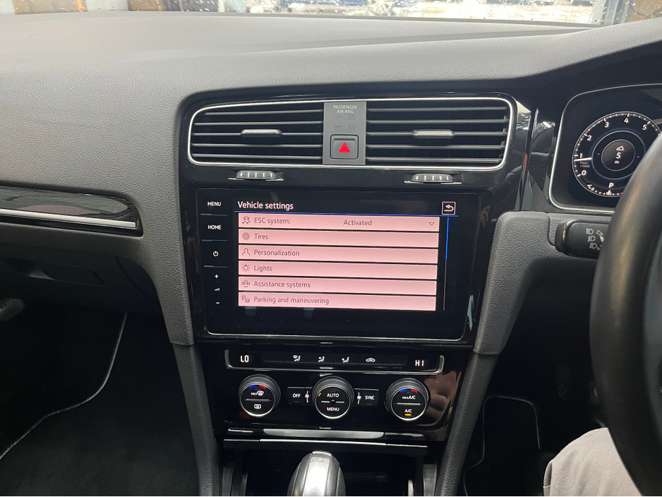 2019 Volkswagen Golf - image 17