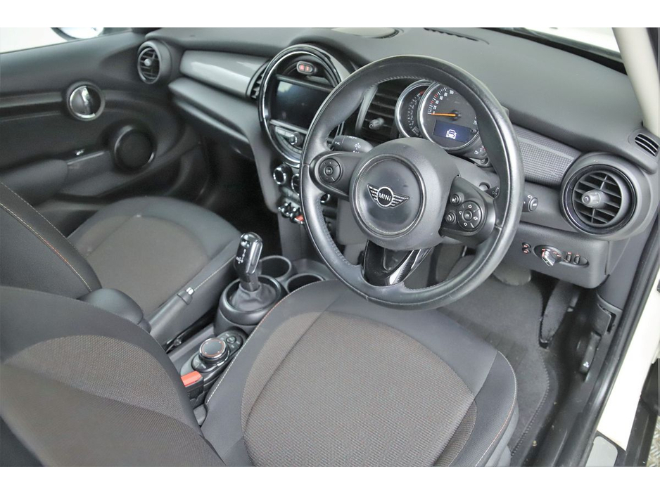 2018 MINI Hatch 1.5 COOPER 5DR*17" ALLOY WHEELS*PRIVACY GLASS*P*REVERSE CAMERA* €19,890