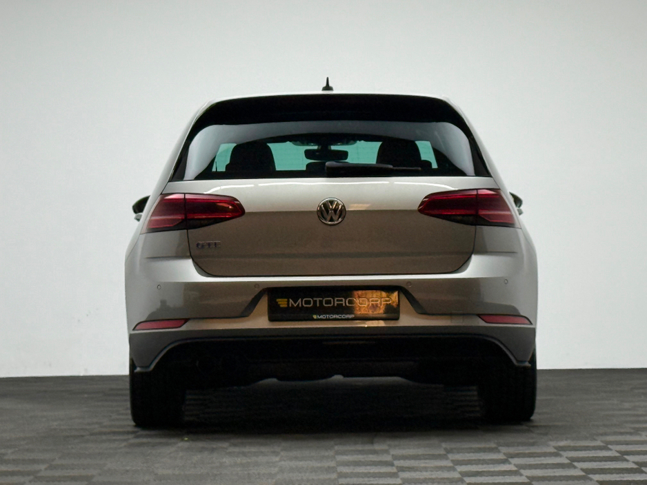 2018 Volkswagen Golf - image 6