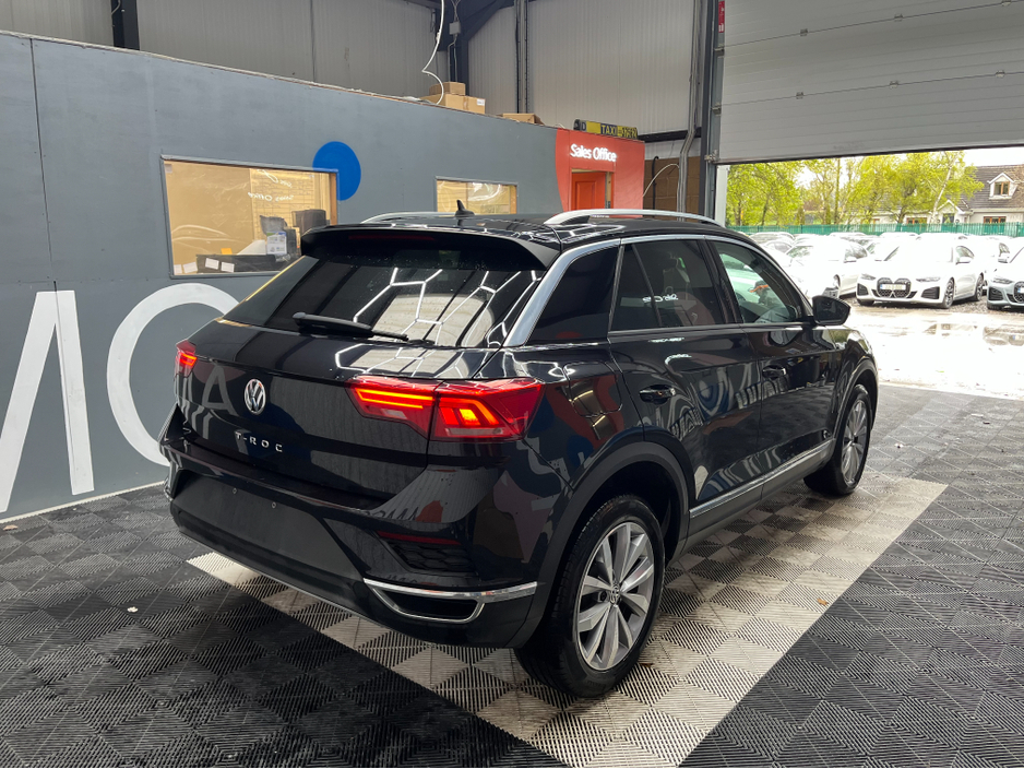 2020 Volkswagen T-Roc - image 2