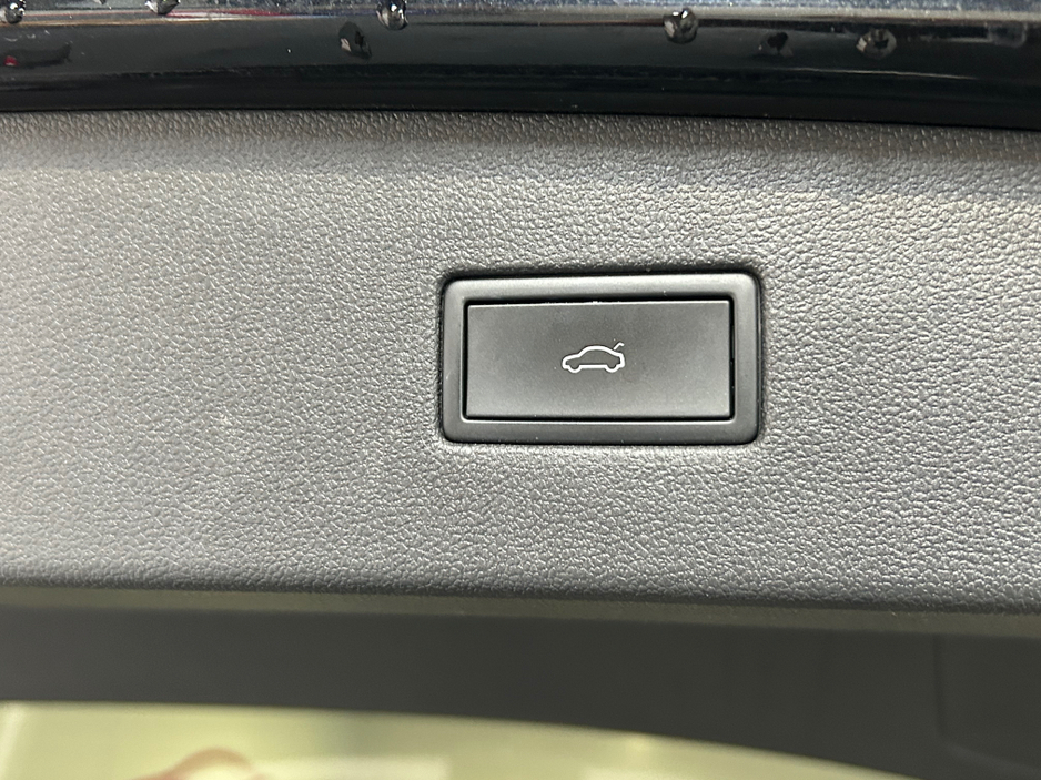 2021 Volkswagen Tiguan - image 24