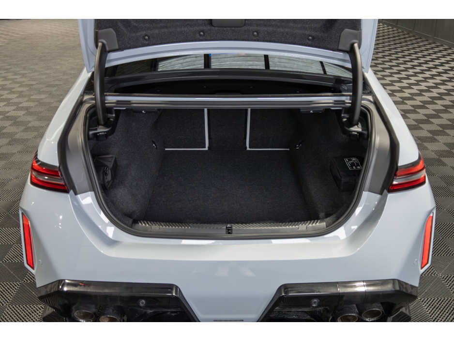 2025 BMW M5  €129,950