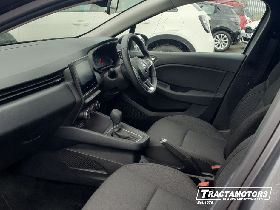 2023 Renault Clio - image 4