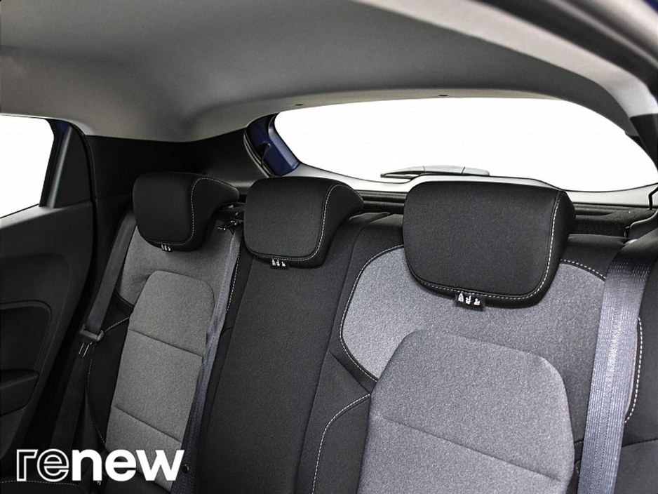 2025 Renault Clio - image 21