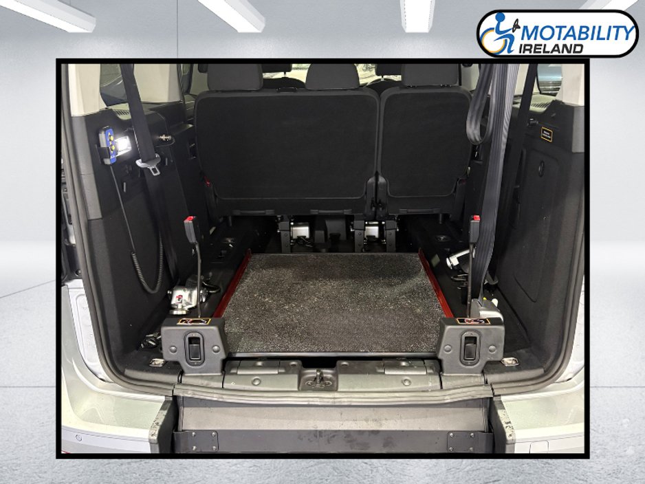 2025 Ford Tourneo Connect Wheelchair Accessible €41,995