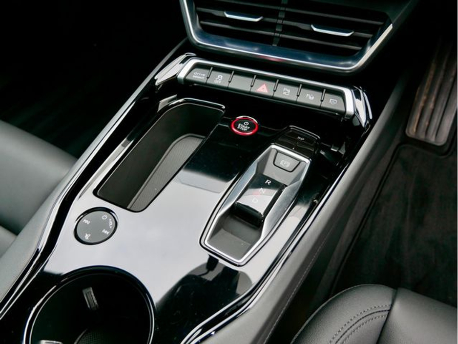 2024 Audi e-tron GT quattro - image 21