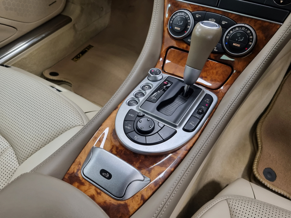 2010 Mercedes-Benz SL Class - image 24