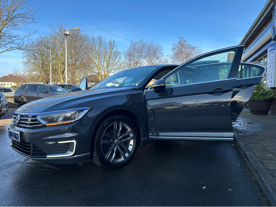 2018 Volkswagen Passat - image 26