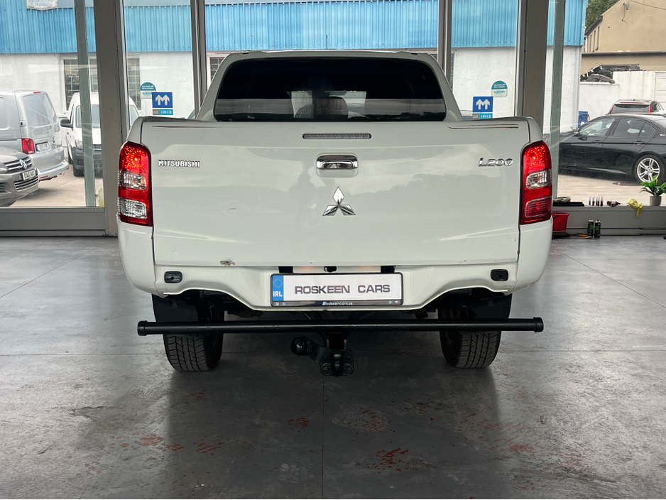 2016 Mitsubishi L200 TITANIUM DCB DI-D 4X4 €16,500