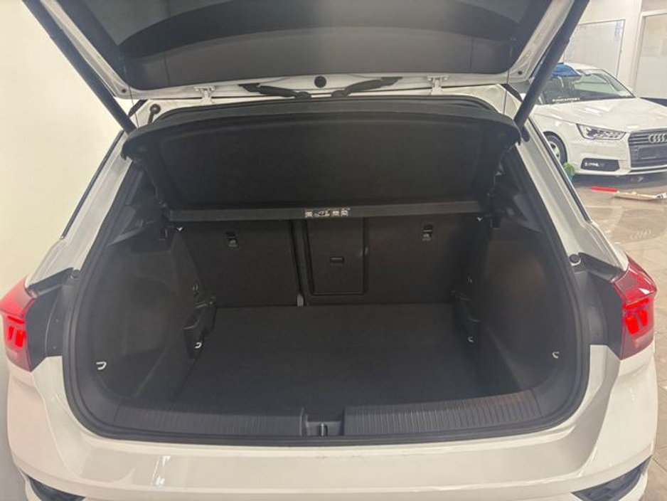 2022 Volkswagen T-Roc - image 14