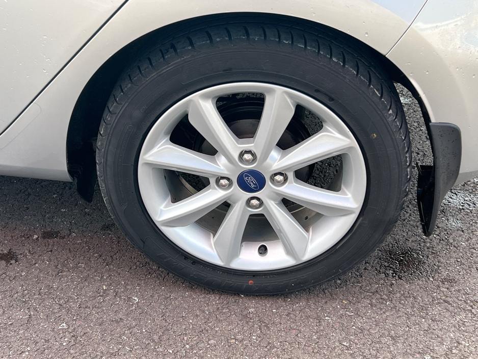 2018 Ford Fiesta - image 10