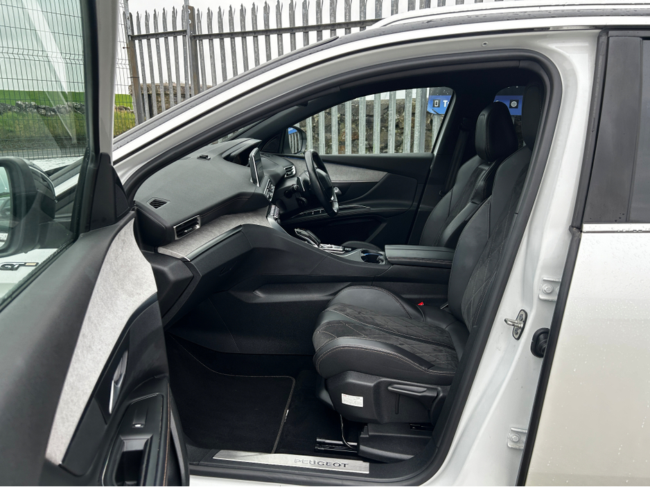 2018 Peugeot 5008 - image 14