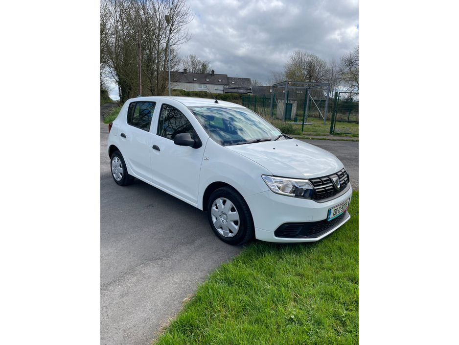 2019 Dacia Sandero - image 3