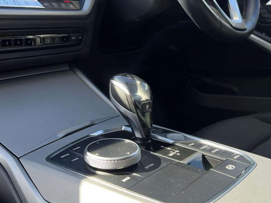 2019 BMW 3 Series - image 14