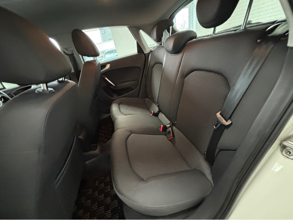 2012 Audi A1 - image 9