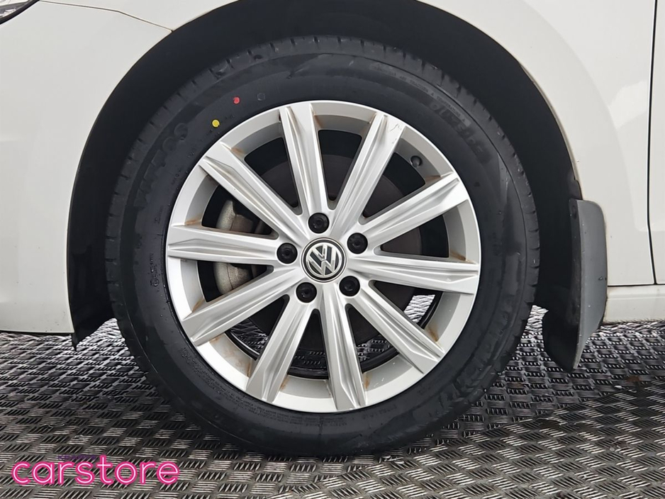 2016 Volkswagen Touran - image 14