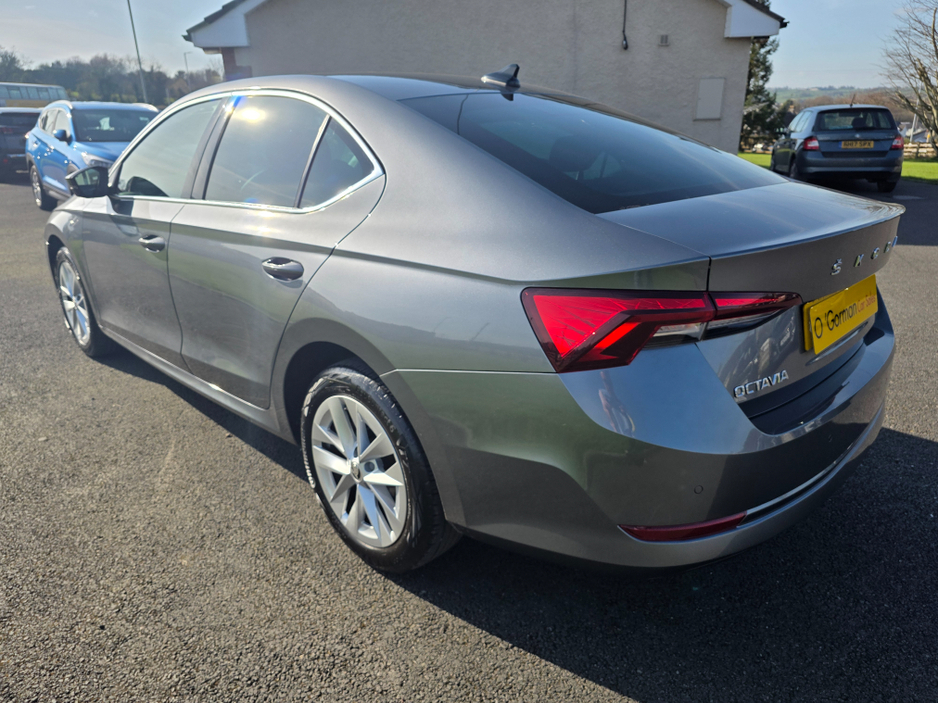 2023 Skoda Octavia - image 4