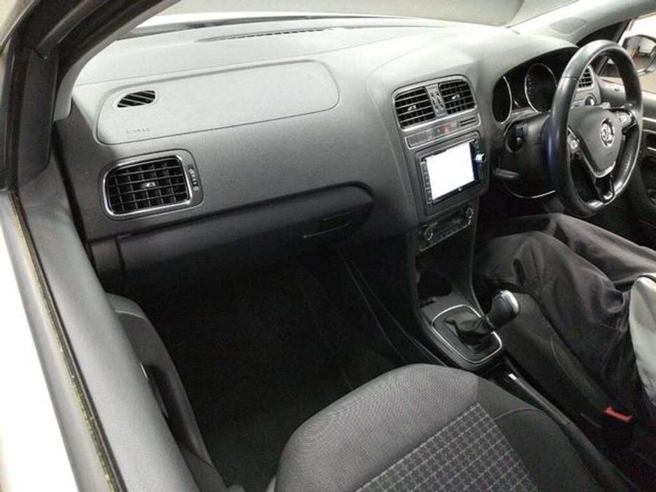 2016 Volkswagen Polo - image 4