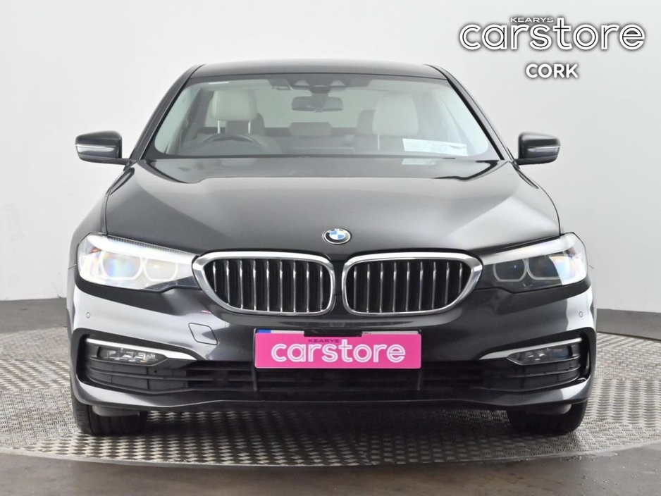 2020 BMW 5 Series - image 8