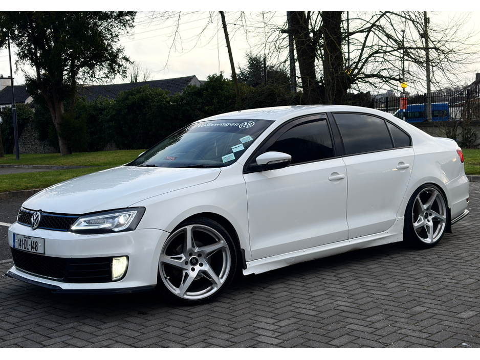 2014 Volkswagen Jetta - image 4