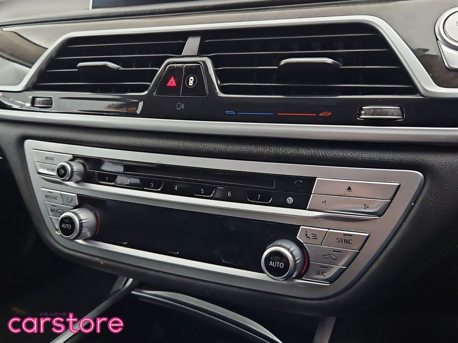 2016 BMW 7 Series - image 21