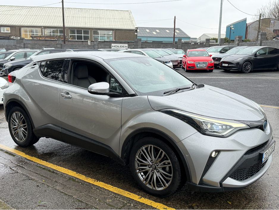 2023 Toyota C-HR HYBRID..Keyless Entry..Apple CarPlay €22,750
